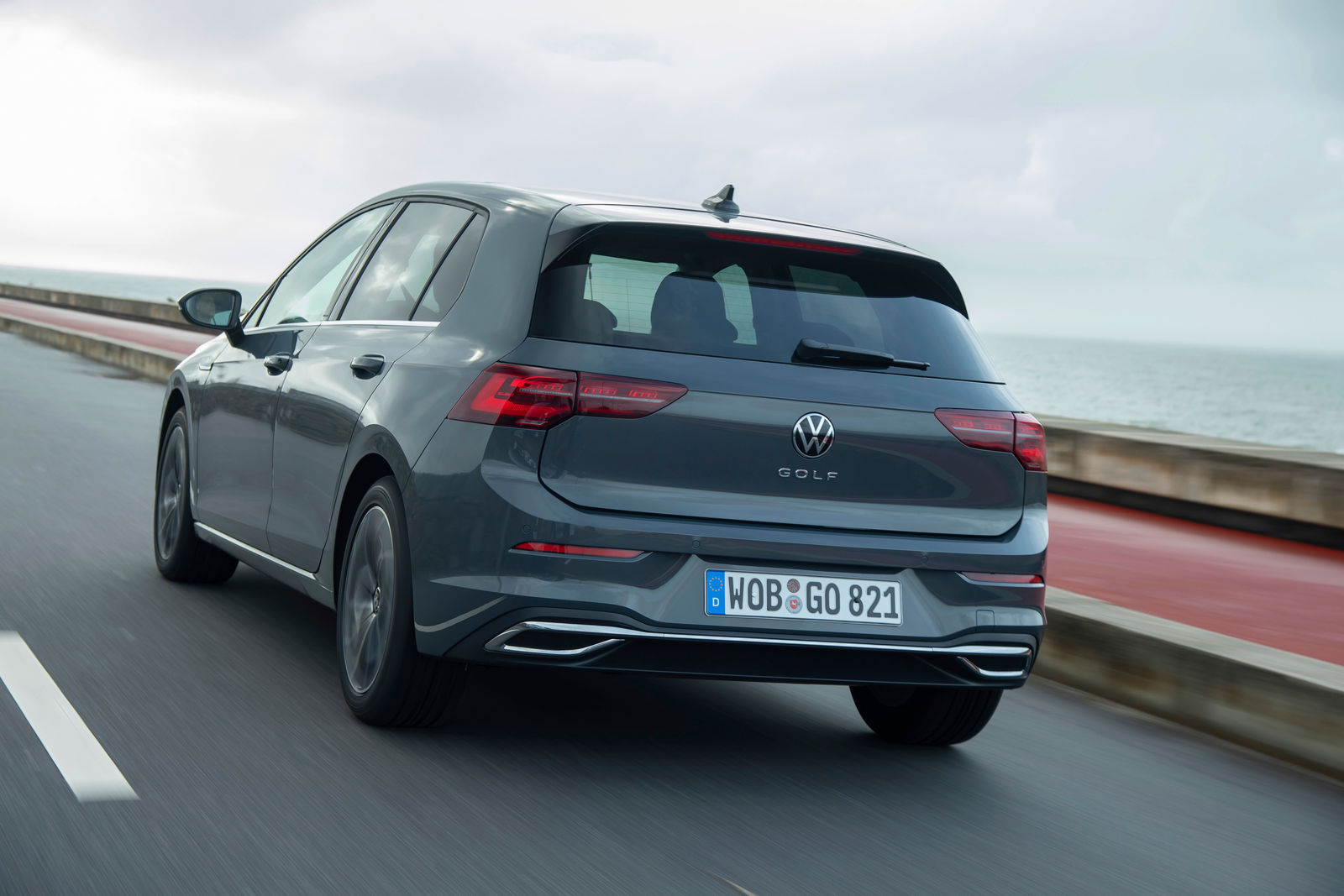 Test zimskih pnevmatik Auto Express 2026: Continental za las pred Pirellijem